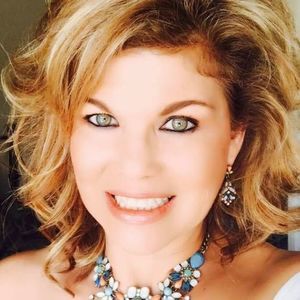 Meet your Posher, Mayela